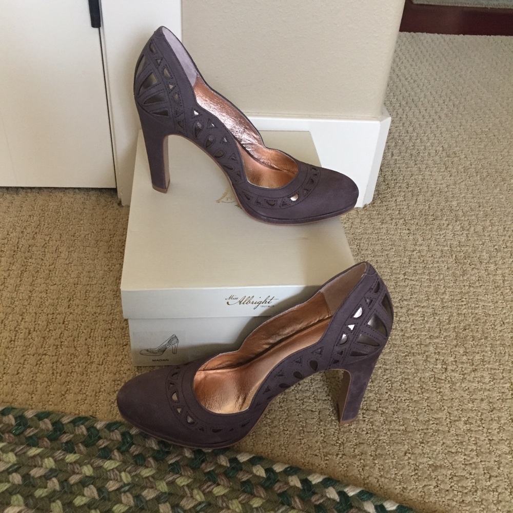 Anthropologie Miss Albright Madan Petal Scalloped Heels - Picture 3 of 6